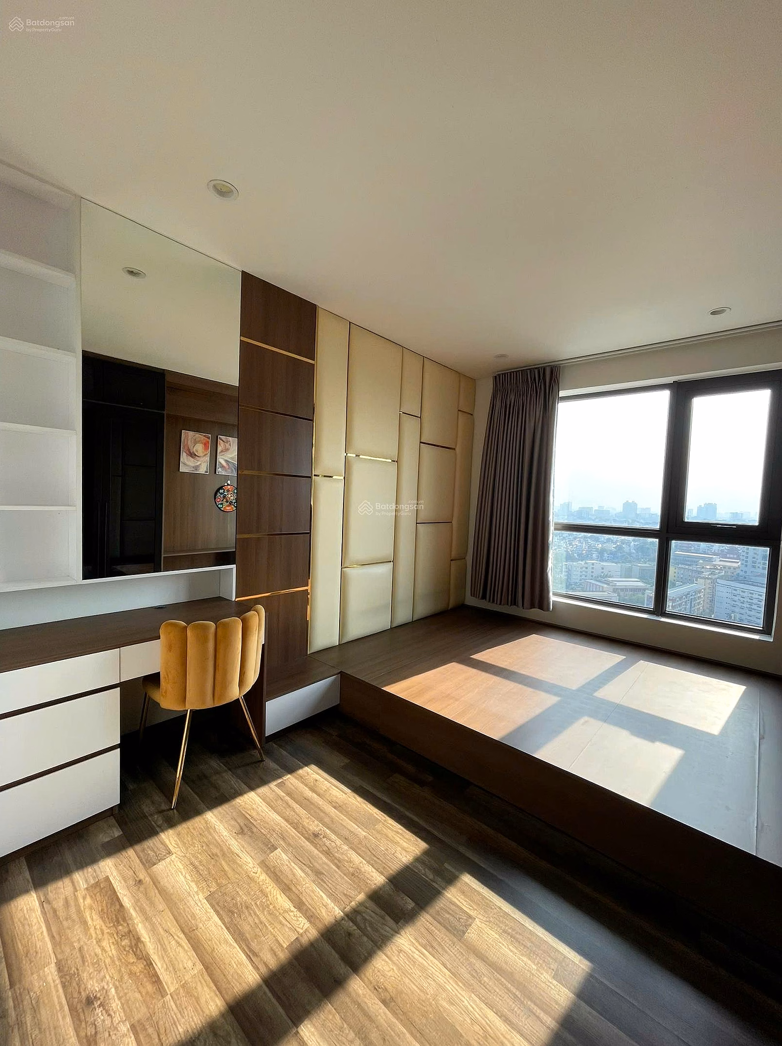 Selling a 2 bedroom apartment with beautiful sunset view on the middle floor