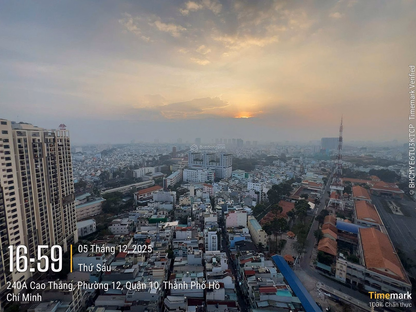 Selling a 2 bedroom apartment with beautiful sunset view on the middle floor