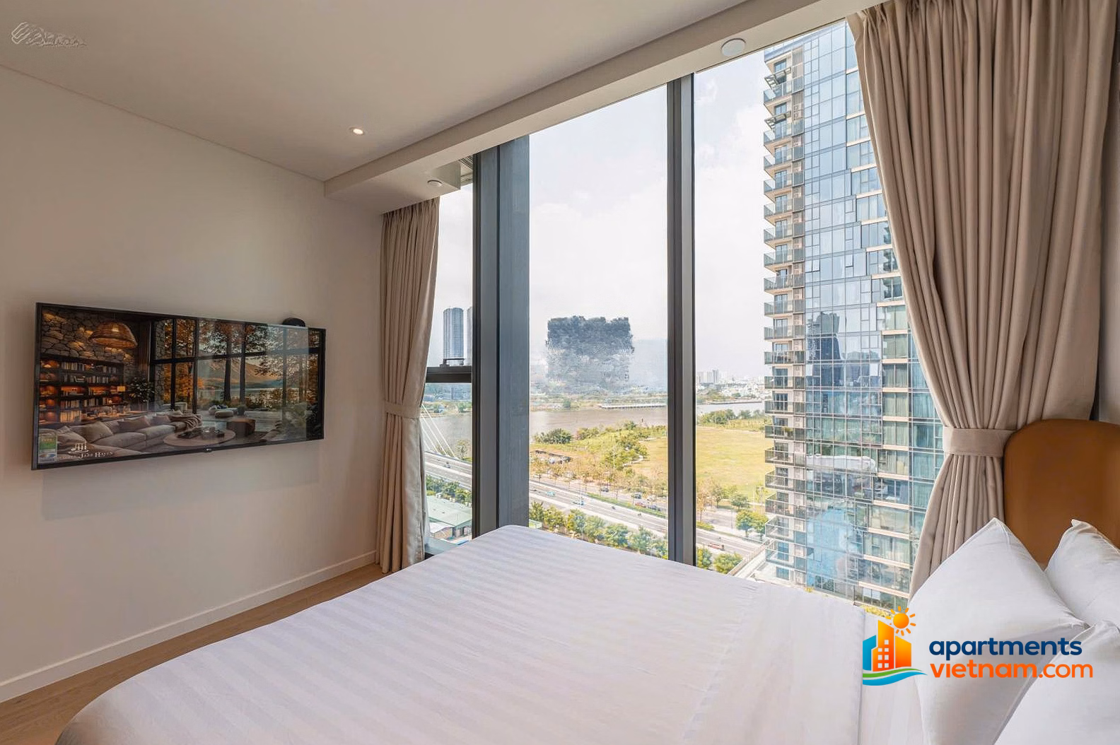 3 bedrooms for rent at The Opera, furnished by owner for living | Direct river view