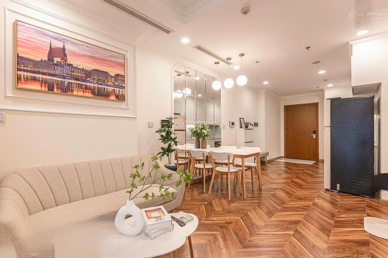 Selling a 1-bedroom apartment with cool green resort view and pink book available in Vinhomes Central Park