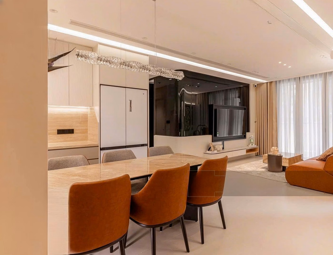 Urgent sale of 4-bedroom apartment in Vinhomes Central Park, full of high-end furniture. Contact Khanh Huyen 0901 692 ***