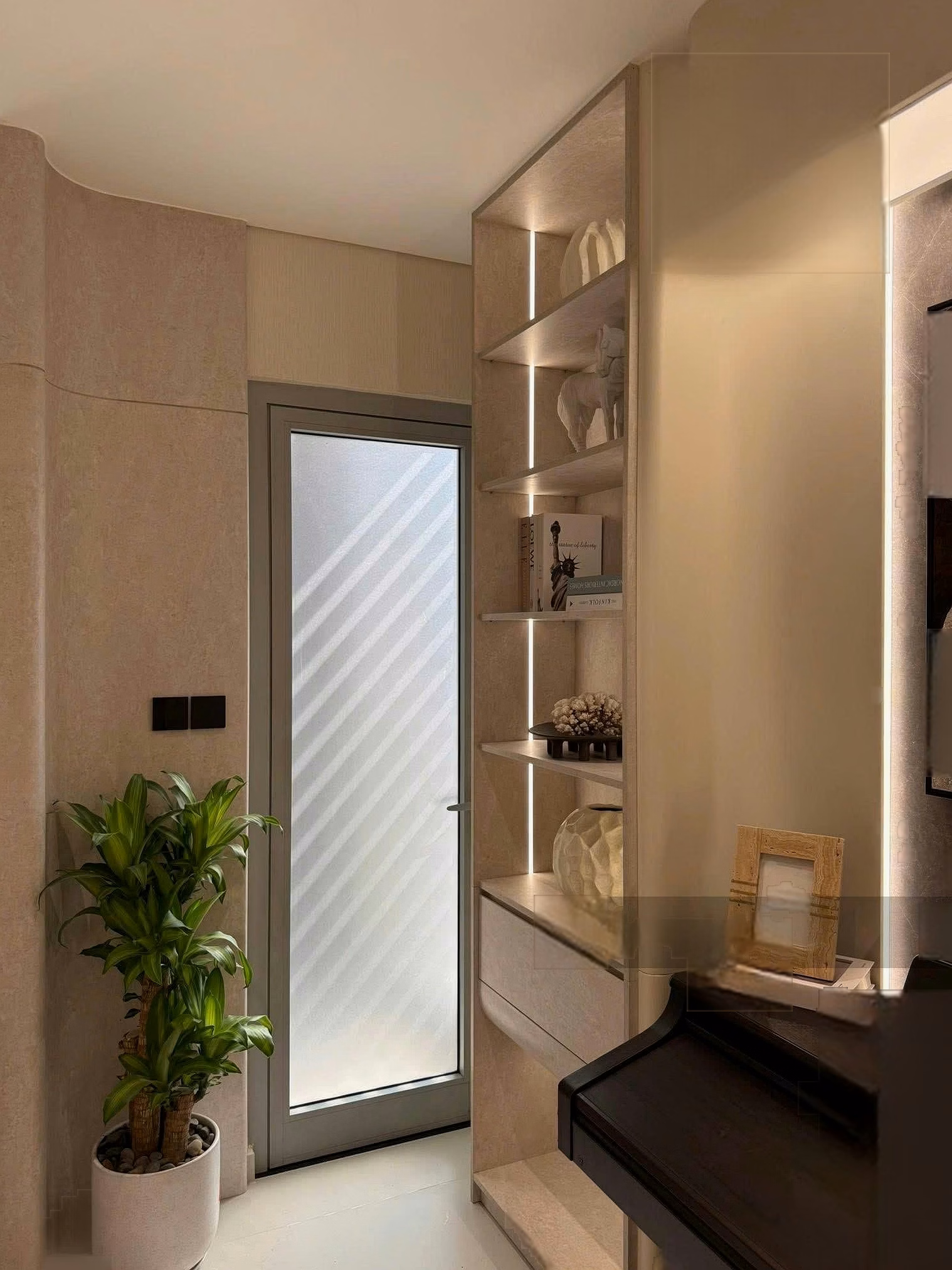 Urgent sale of 4-bedroom apartment in Vinhomes Central Park, full of high-end furniture. Contact Khanh Huyen 0901 692 ***