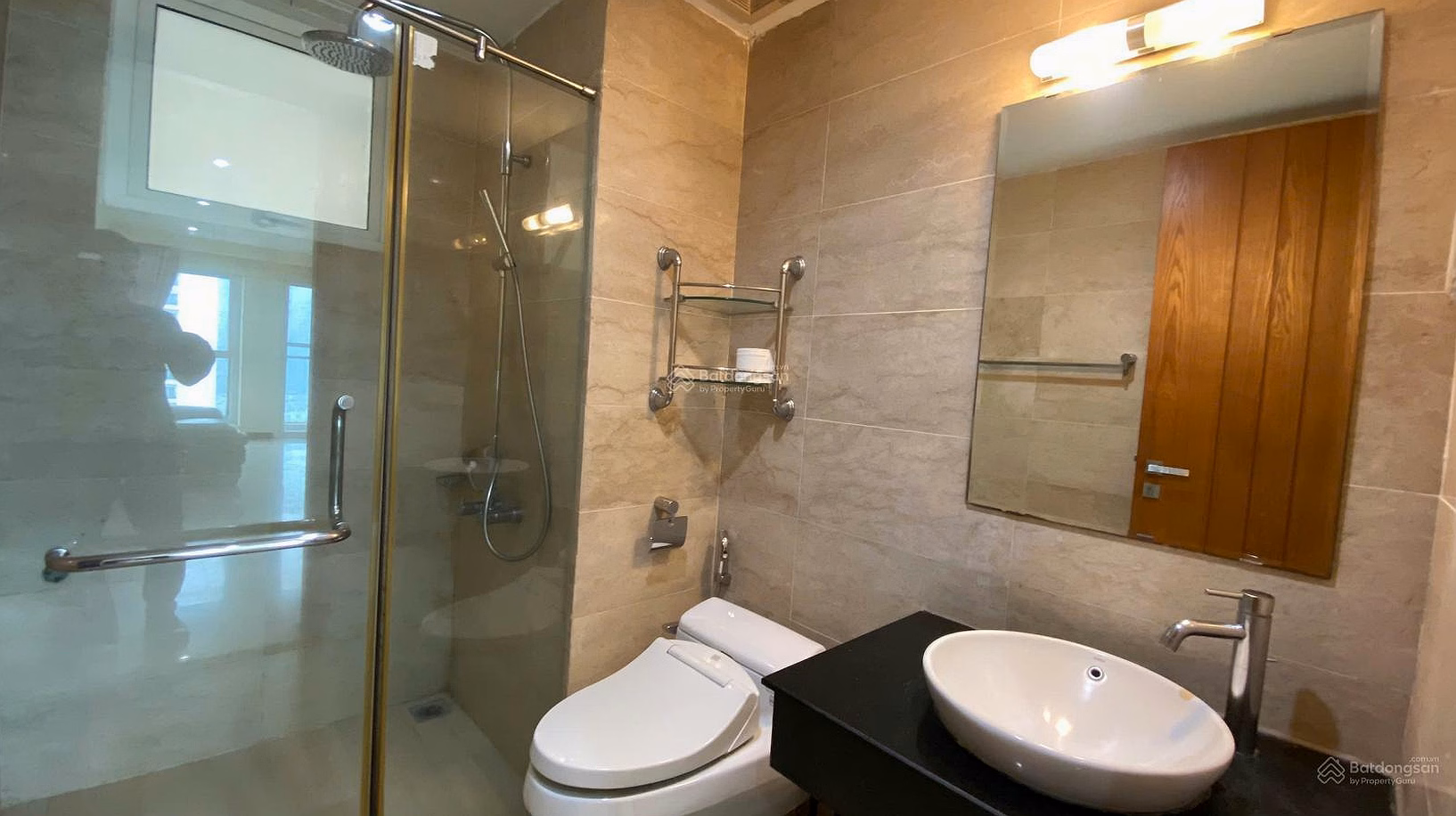 Selling VIP corner apartment on high floor, L1 L2 building, Ciputra, Hanoi, super good price