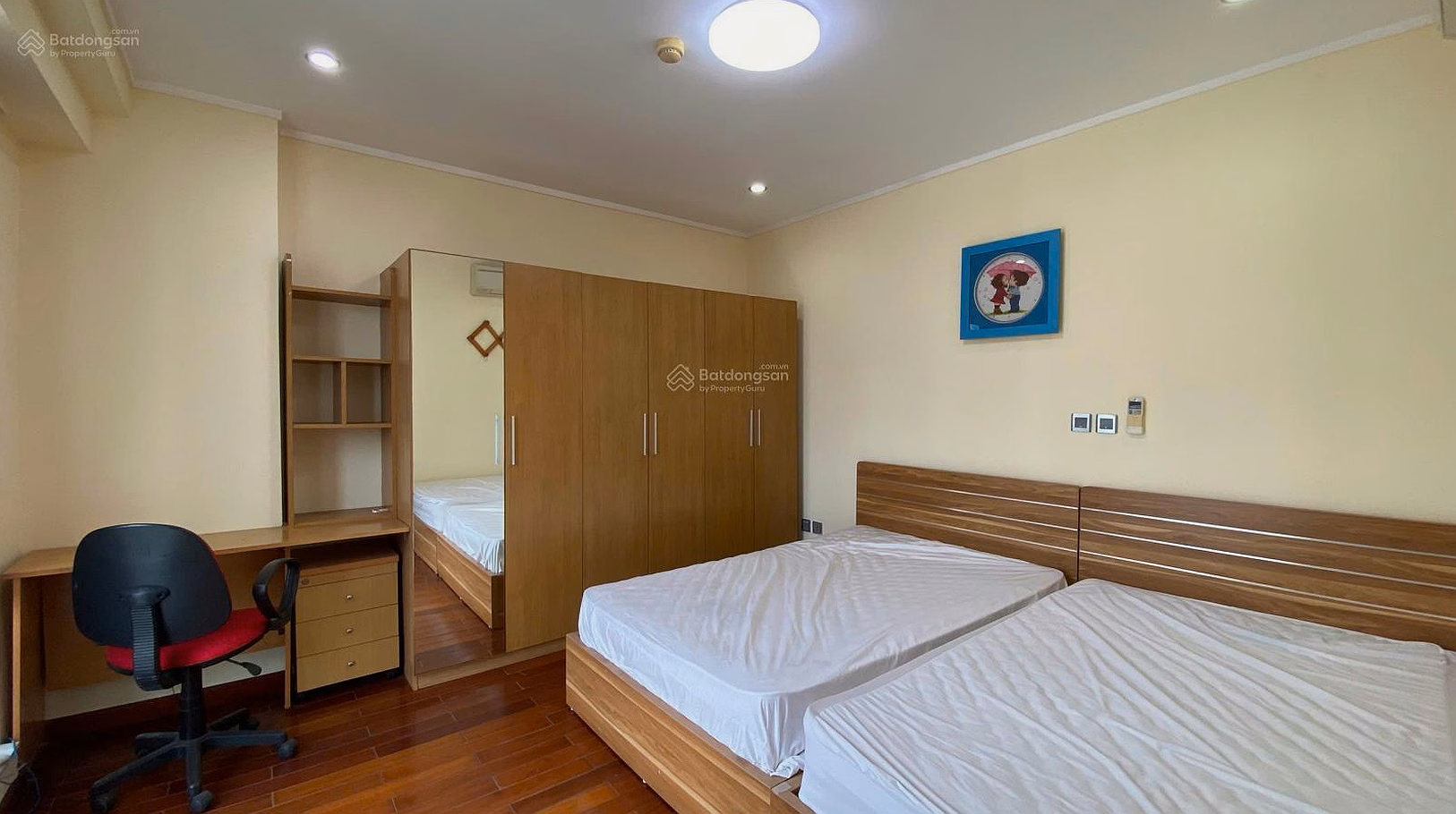 Selling VIP corner apartment on high floor, L1 L2 building, Ciputra, Hanoi, super good price
