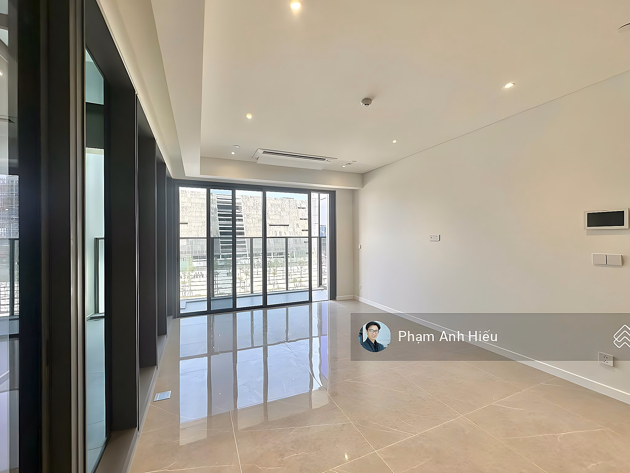 Cheapest single 3 bedroom Opera house, Saigon river view, full view of District 1 sparkling at night