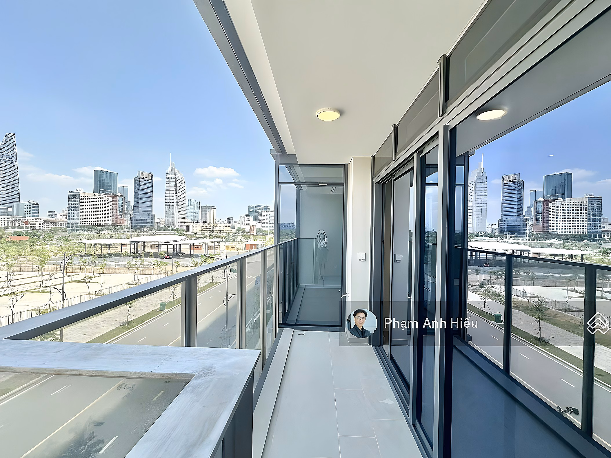Cheapest single 3 bedroom Opera house, Saigon river view, full view of District 1 sparkling at night