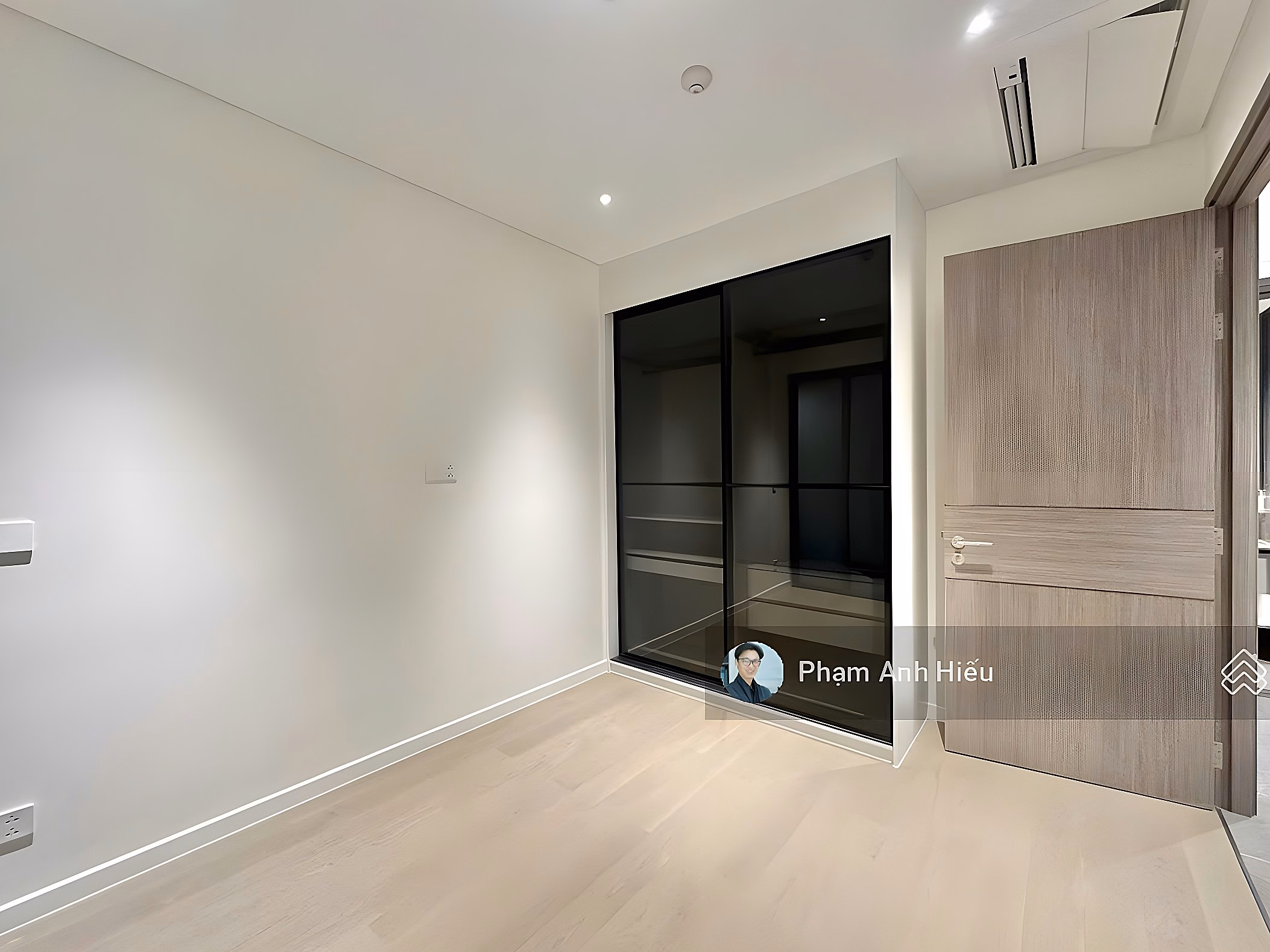 Cheapest single 3 bedroom Opera house, Saigon river view, full view of District 1 sparkling at night
