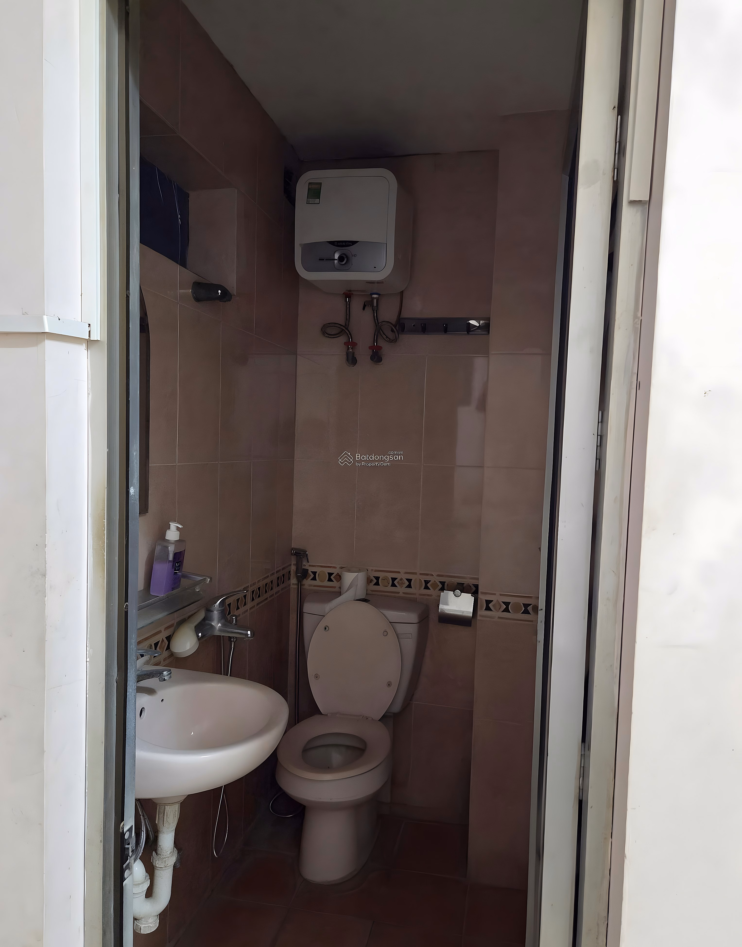 Selling a dormitory house on the 1st floor, 25m2, Nguyen Truong To street (go to Chau Long street gate), owner's red book