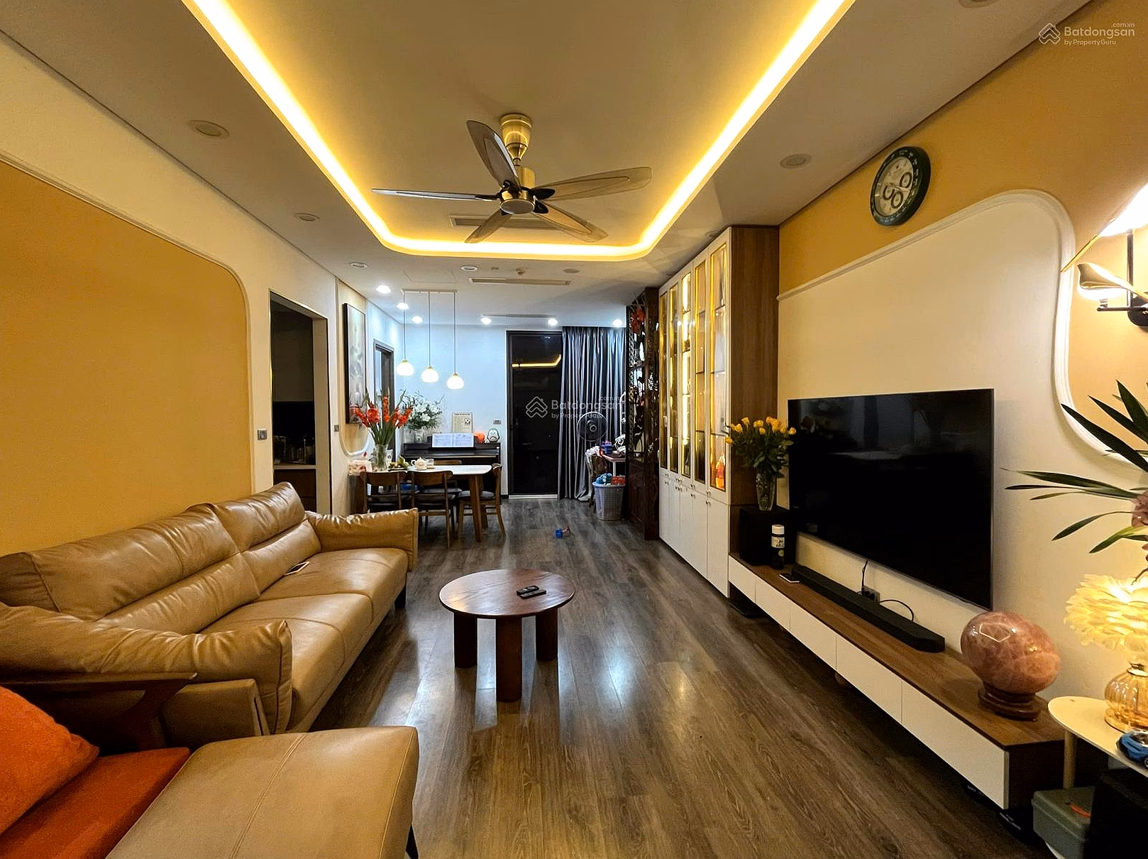 The owner sells a 3N apartment with full furniture, 11th floor, PHC apartment 158 ​​Nguyen Son O9O2248II5, price 9.4 billion
