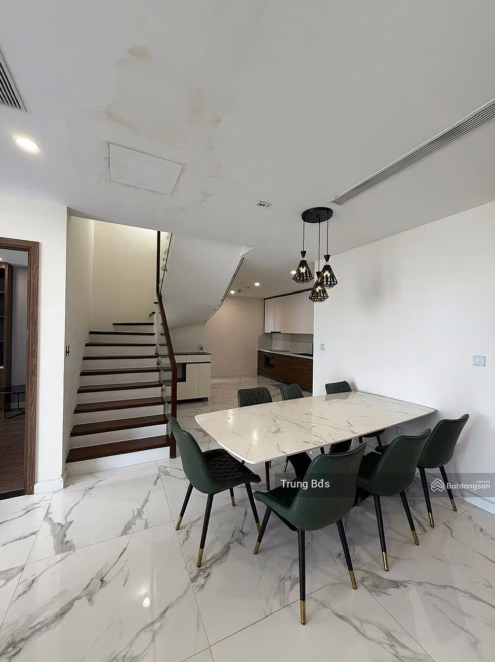 Sunshine City apartment for sale, high floor, area 89m2, price 8.7 billion. Contact Trung 0989 734 ***