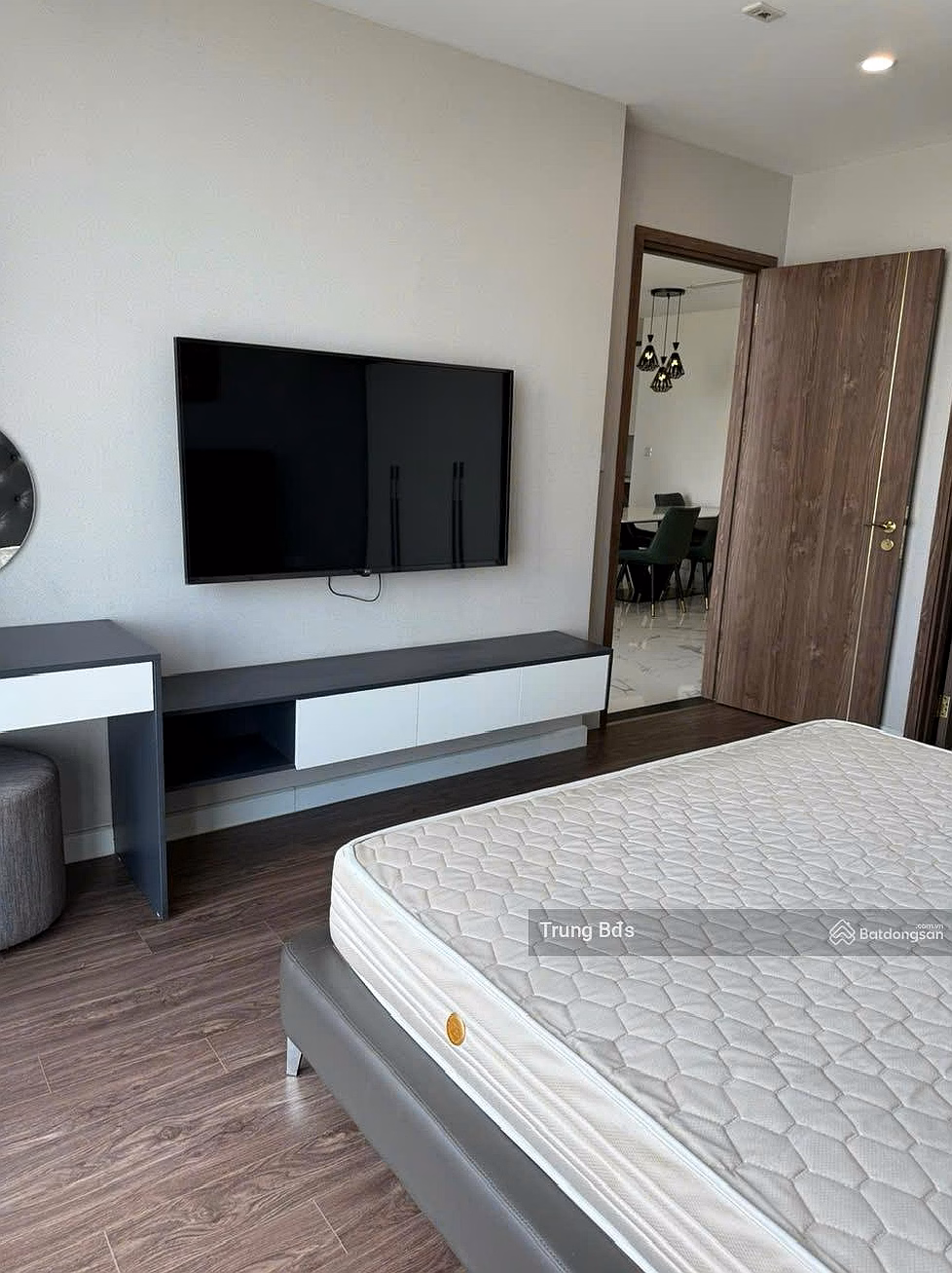 Sunshine City apartment for sale, high floor, area 89m2, price 8.7 billion. Contact Trung 0989 734 ***