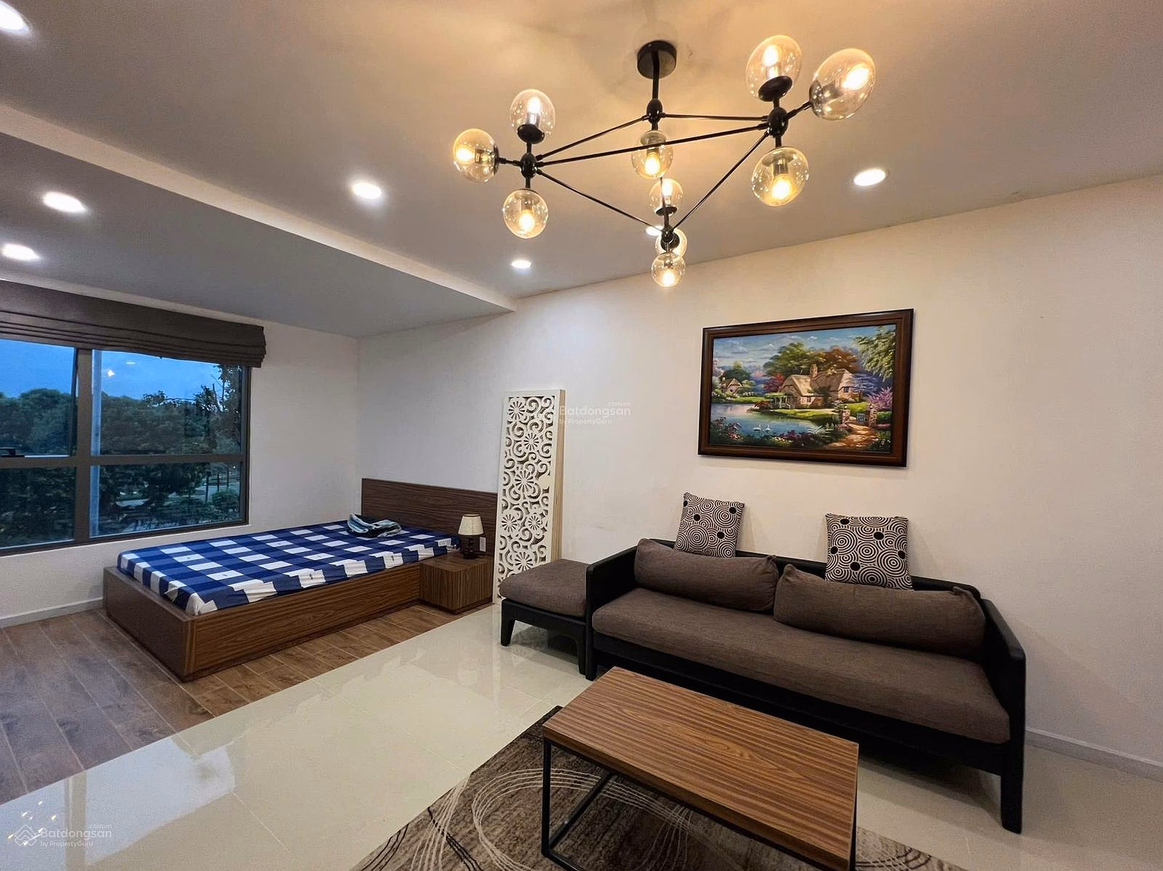 Officetel has a 2.9 billion picture book with views of the Novaland Garden Gate apartment park in the airport area