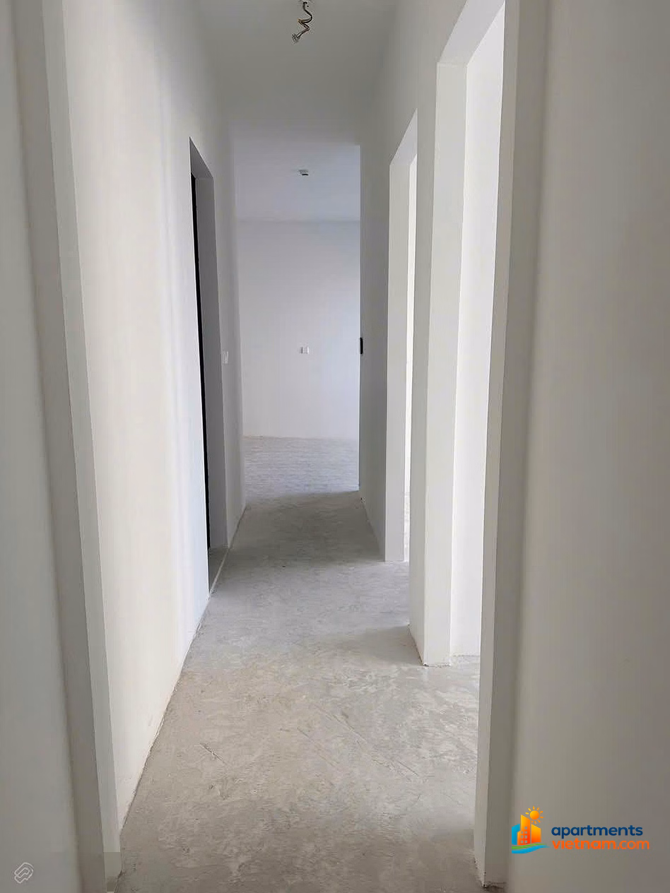 Owner offers to sell Celesta Rise apartment, good price: 6.1 billion (allin) 85m2, rough house. 2 bedrooms 2 bathrooms