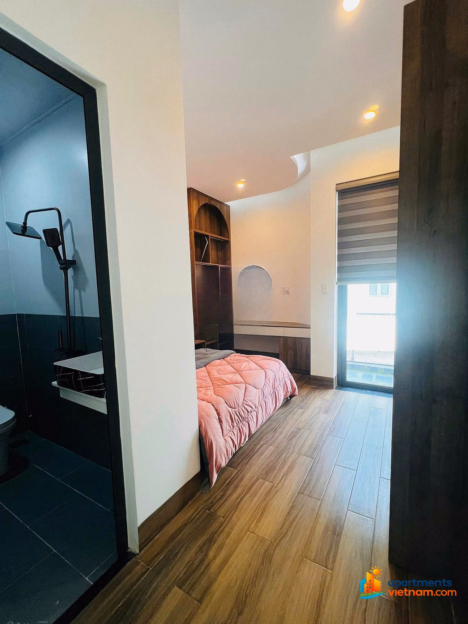 A 3-storey house with an asphalt road, close to the beach and market about 50m, and has a convenient downstairs bedroom