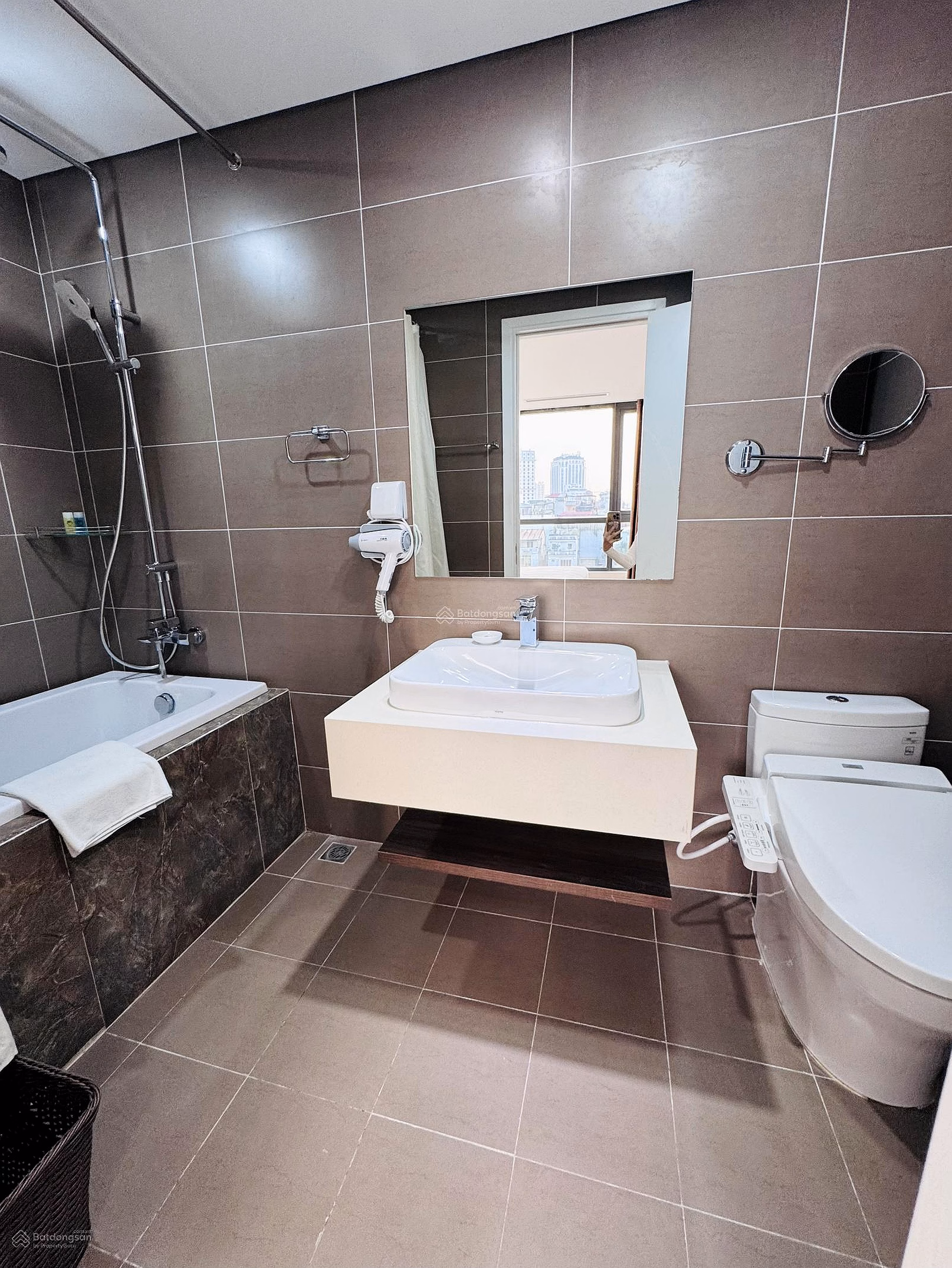 Apartment for rent in Dong Da center with full hotel furniture
