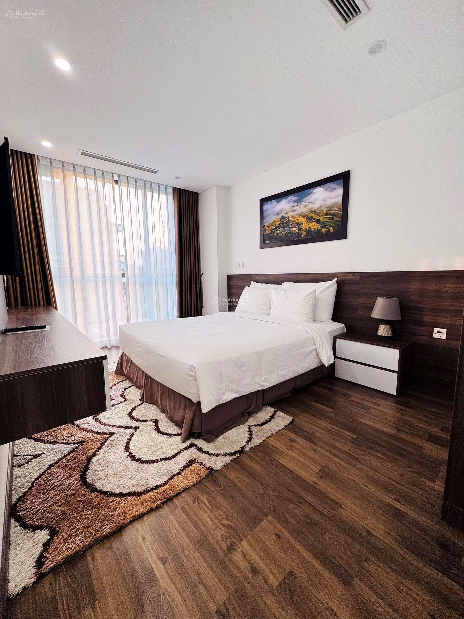 Apartment for rent in Dong Da center with full hotel furniture
