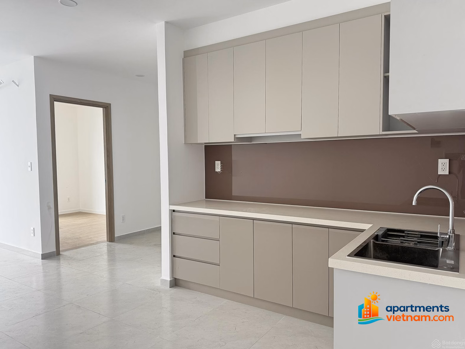 Owner wants to sell urgently 1 bedroom + 1 apartment, area 61m2, price 2.9 billion, new house not lived in, pink book available - 0908 005 *** View house