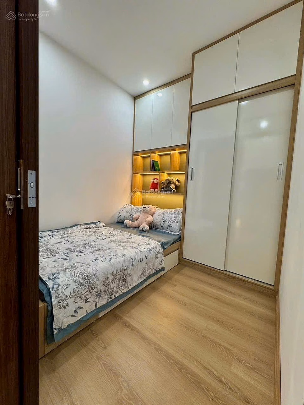 3 billion 6 to move in immediately, selling 2-bedroom apartment, red book by owner, center of Dinh Cong Ward