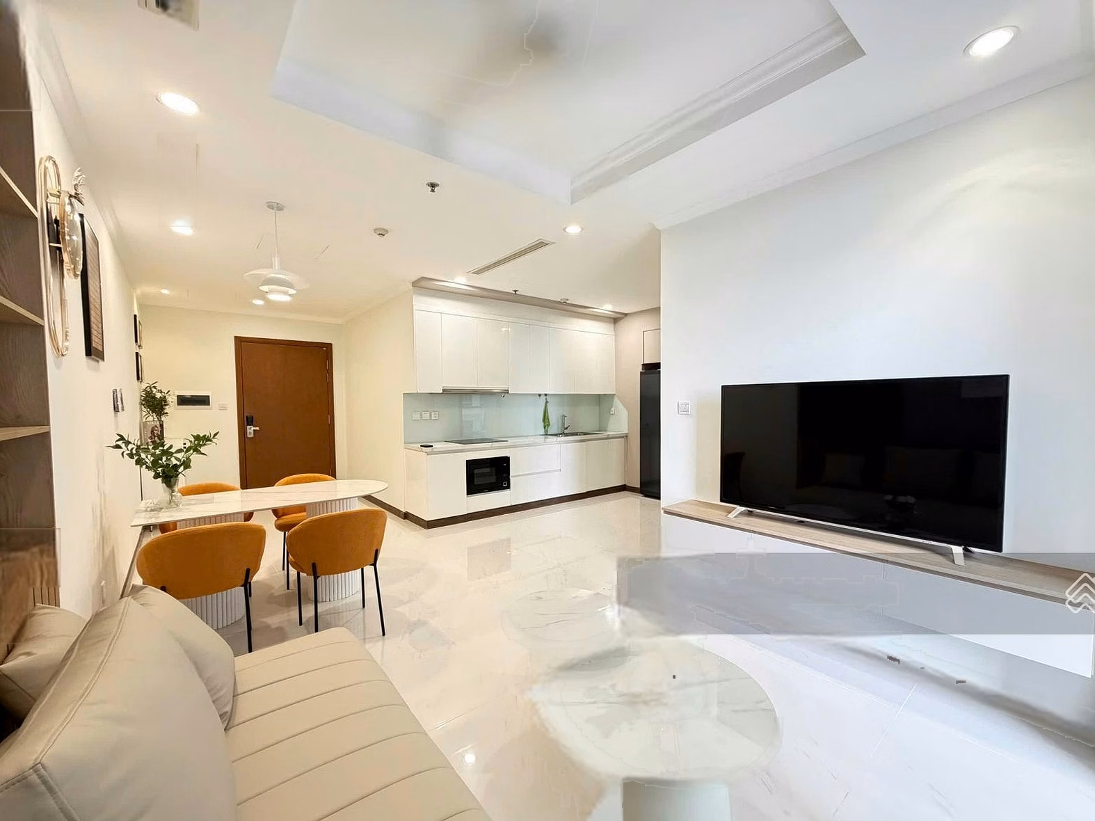 Vinhomes Central Park 2-bedroom apartment for sale with pink book and beautiful pool view