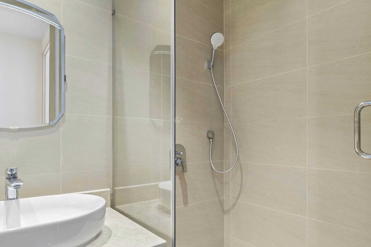 Owner sells 61.1 m2 2 bedroom, 2 bathroom apartment in Gold Coast Nha Trang, price 8.5 billion Just made the book