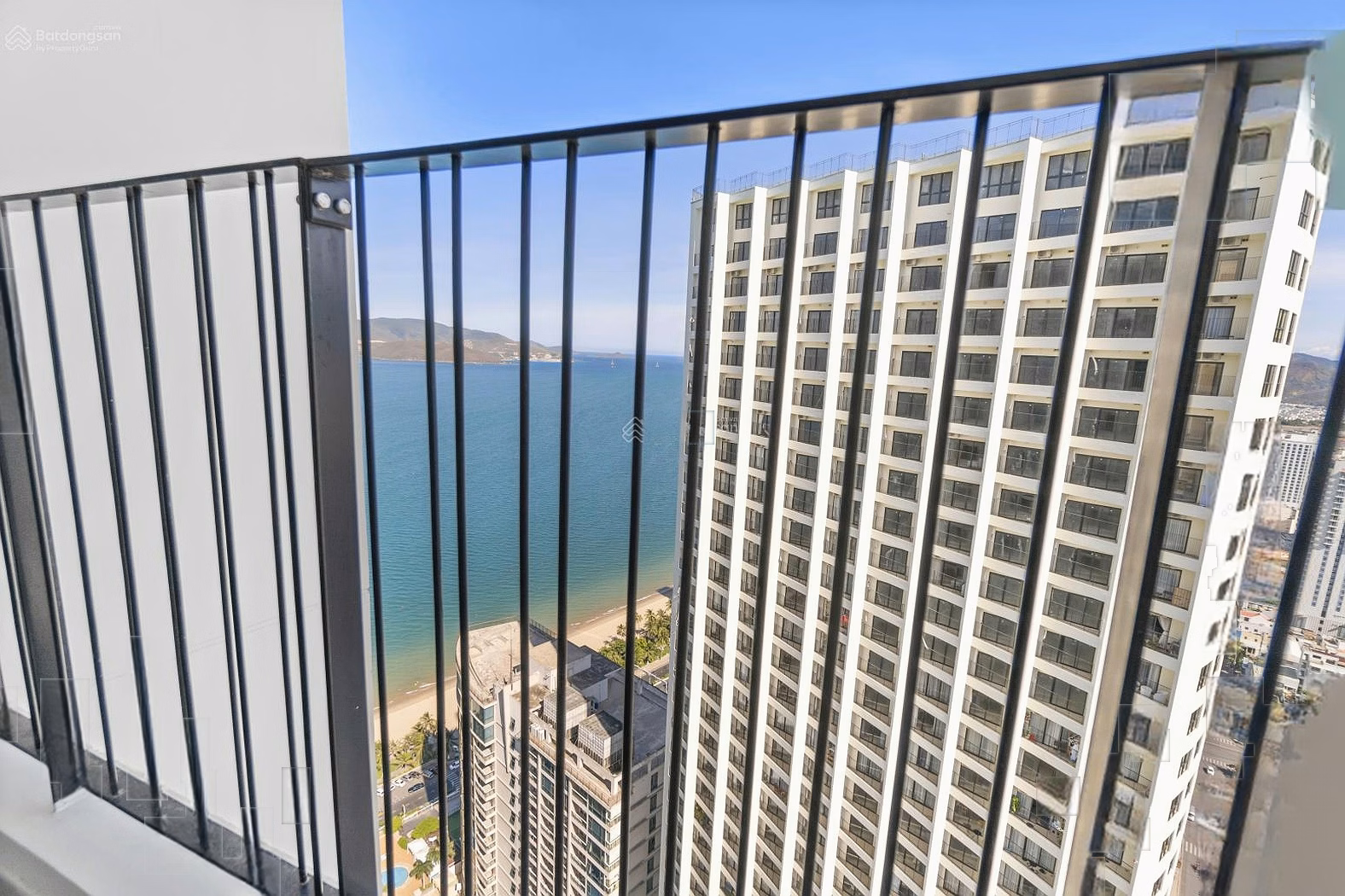 Owner sells 61.1 m2 2 bedroom, 2 bathroom apartment in Gold Coast Nha Trang, price 8.5 billion Just made the book