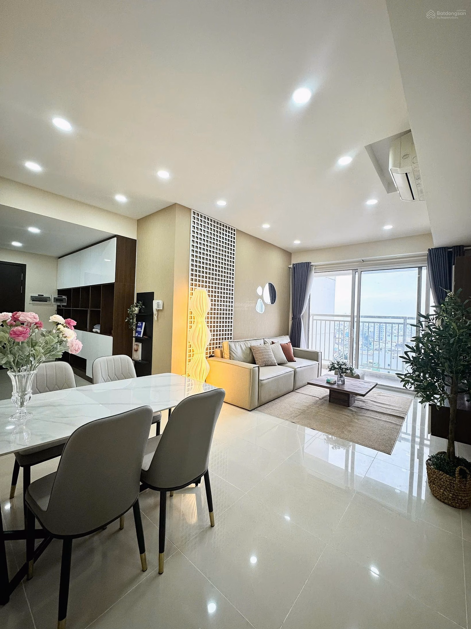 [BREAKING DEAL] RENT NOW AN APARTMENT AT ORIENTAL PLAZA - AU CO SUPER COMFORTABLE VIEW - PRICE - 10.5 MILLION, 2 bedrooms - 2 bathrooms