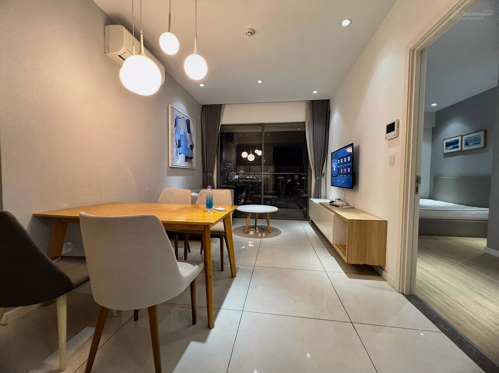 Selling CH Millen 2 bedrooms large area price 7.9 billion guaranteed cheapest price, Apartment is making red book