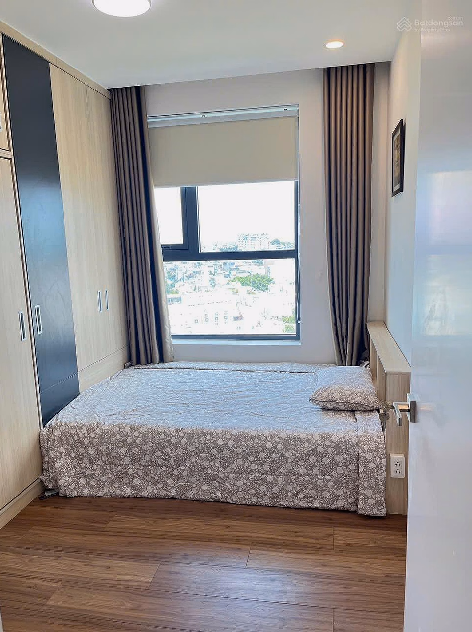 Selling DLusso apartment with 2 bedrooms, full beautiful furniture, price 5.5 billion including tax, negotiable