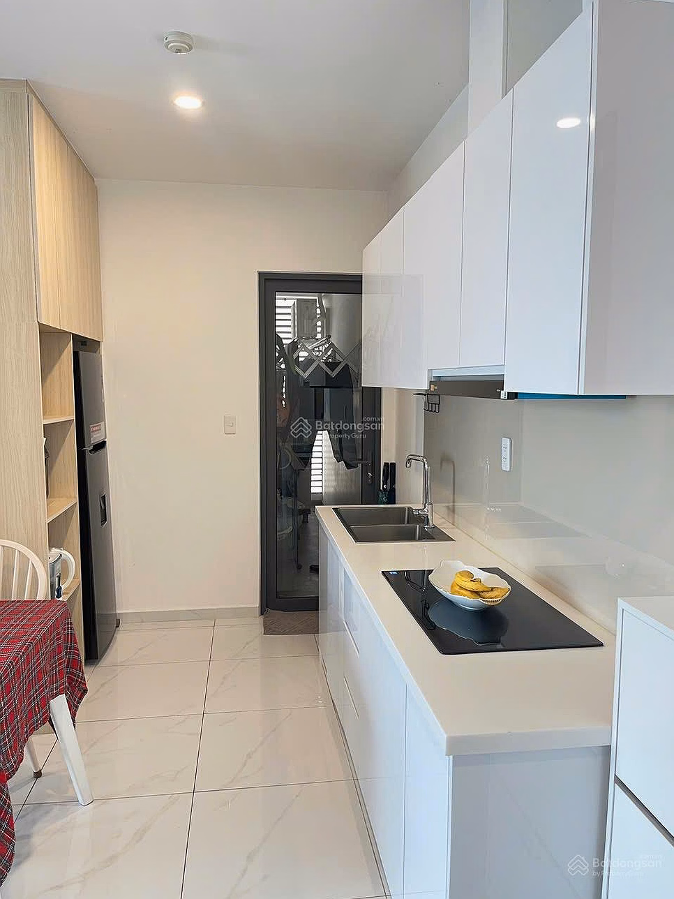 Selling DLusso apartment with 2 bedrooms, full beautiful furniture, price 5.5 billion including tax, negotiable