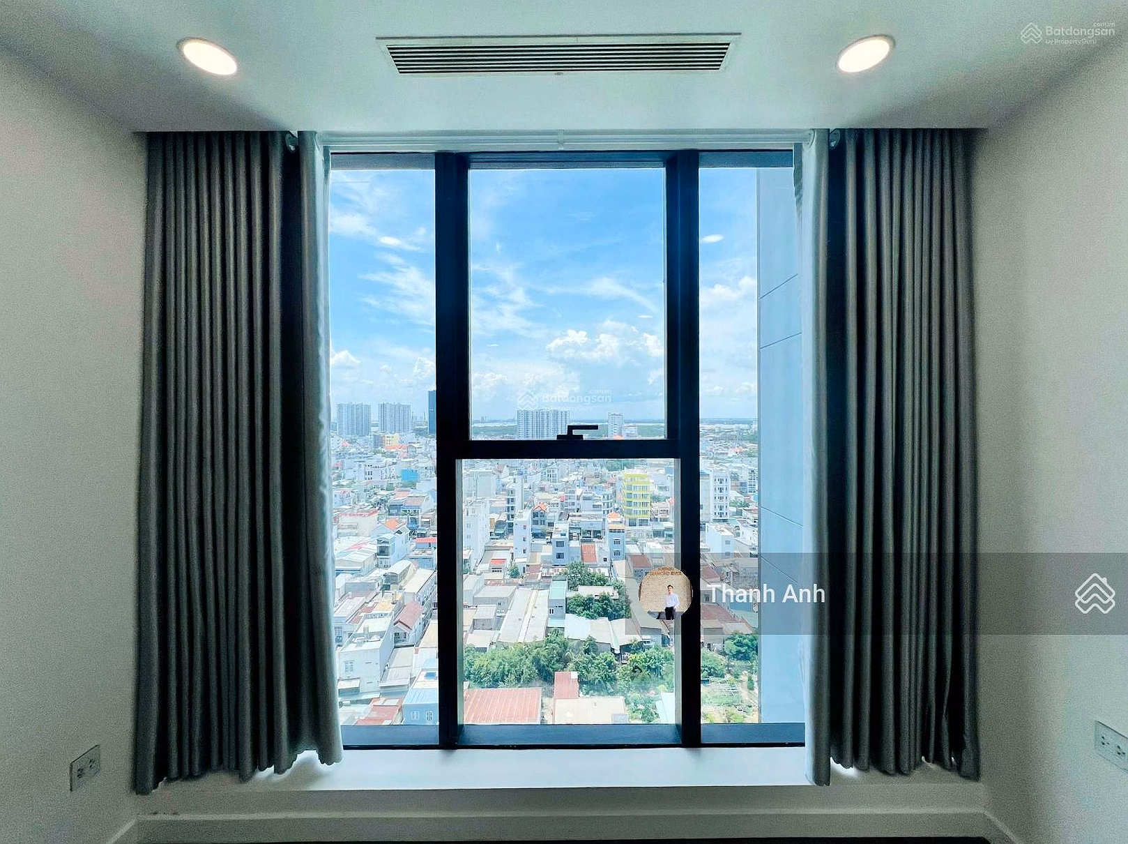 Urgent sale of office apartment 2 bedrooms 2 bathrooms Sunshine Sky City price 4 billion 150*** Thanh Anh