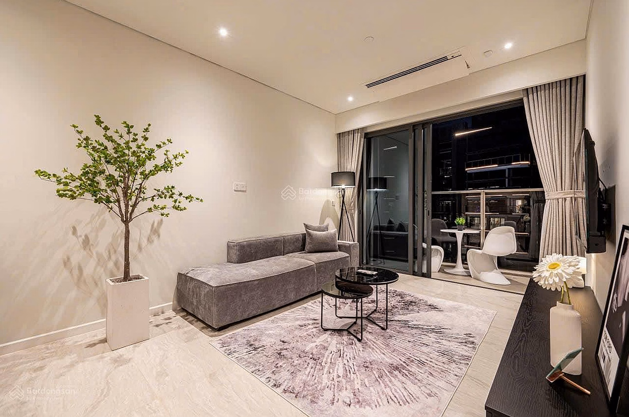 Owner sells apartment Oriental Plaza, Tan Phu District, 82m2, price: 3 billion 8, contact: 0932 874 *** - Hoa