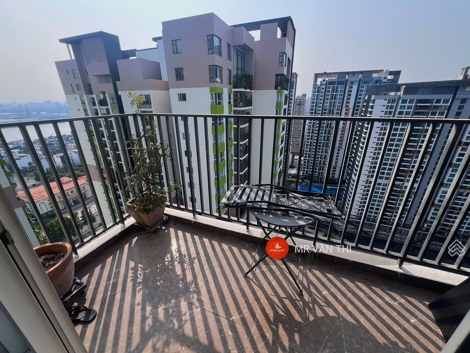 Shocking 2 bedroom Vista Verde with huge area - sold quickly for 8.3 billion with view of SG river swimming pool (corner unit)