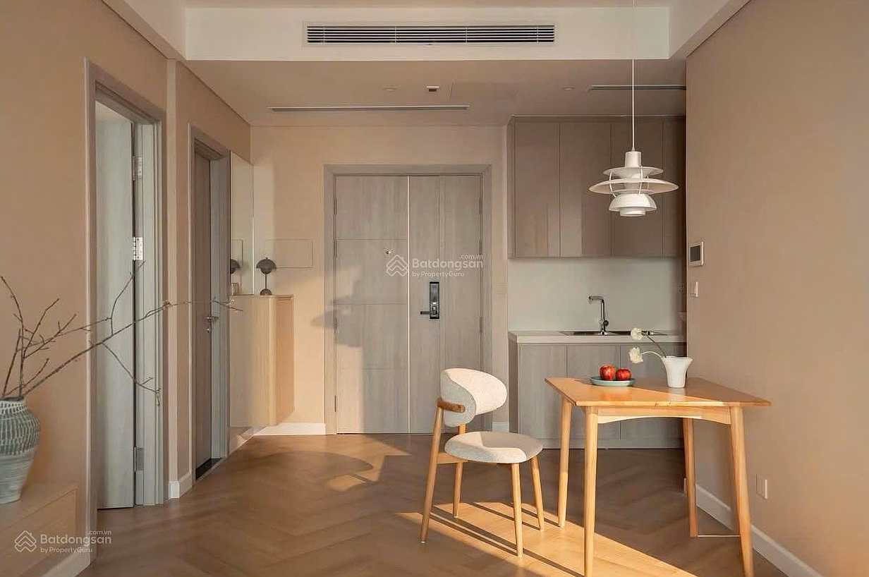 There is a 2-bedroom Lumiere apartment with better price than the market. The spread is almost the lowest compared to the contract