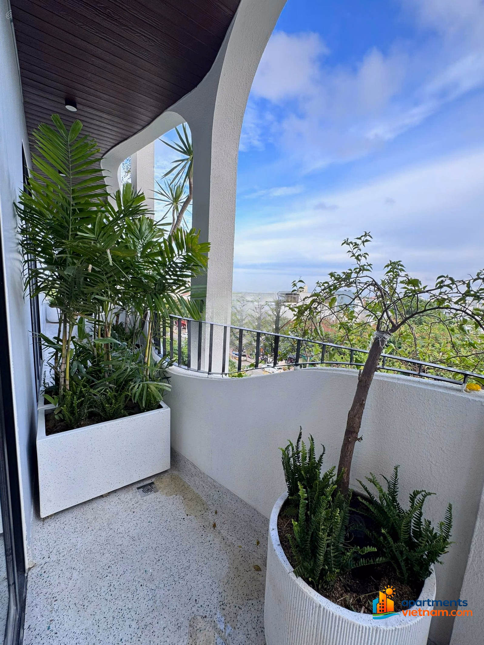 Beautiful 2-bedroom apartment for rent in front of FPT Area right at FPT Complex Da Nang
