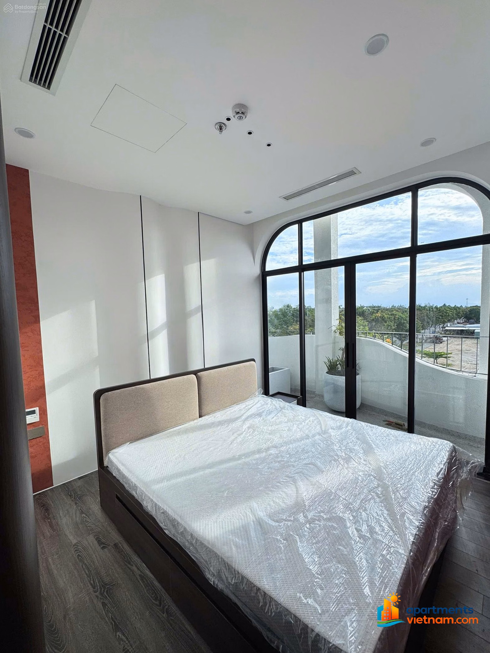 Beautiful 2-bedroom apartment for rent in front of FPT Area right at FPT Complex Da Nang