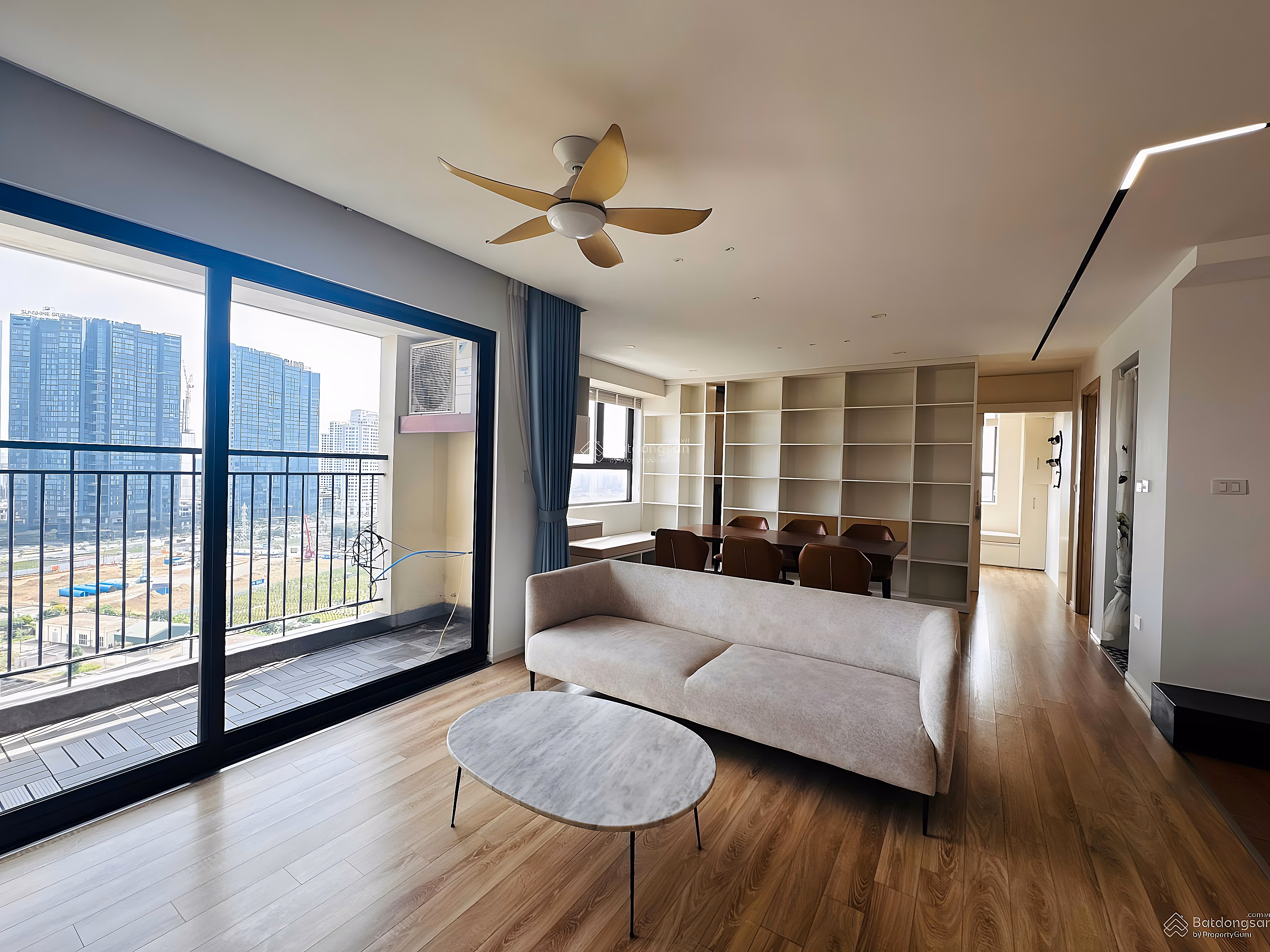 Tay Ho Riverview corner apartment 91.97m2 Panorama view of the Red River, ideal bookcase space