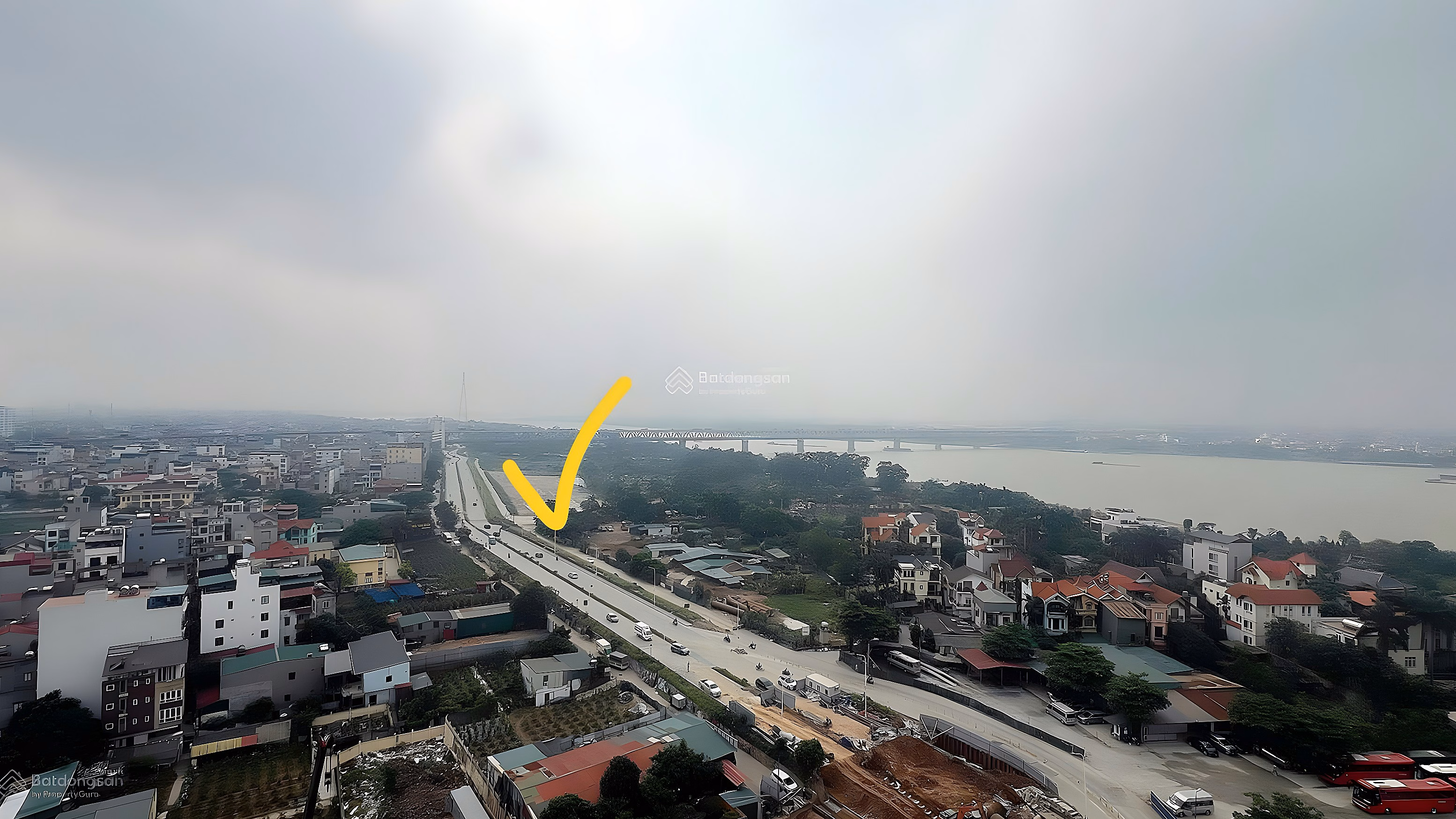 Tay Ho Riverview corner apartment 91.97m2 Panorama view of the Red River, ideal bookcase space