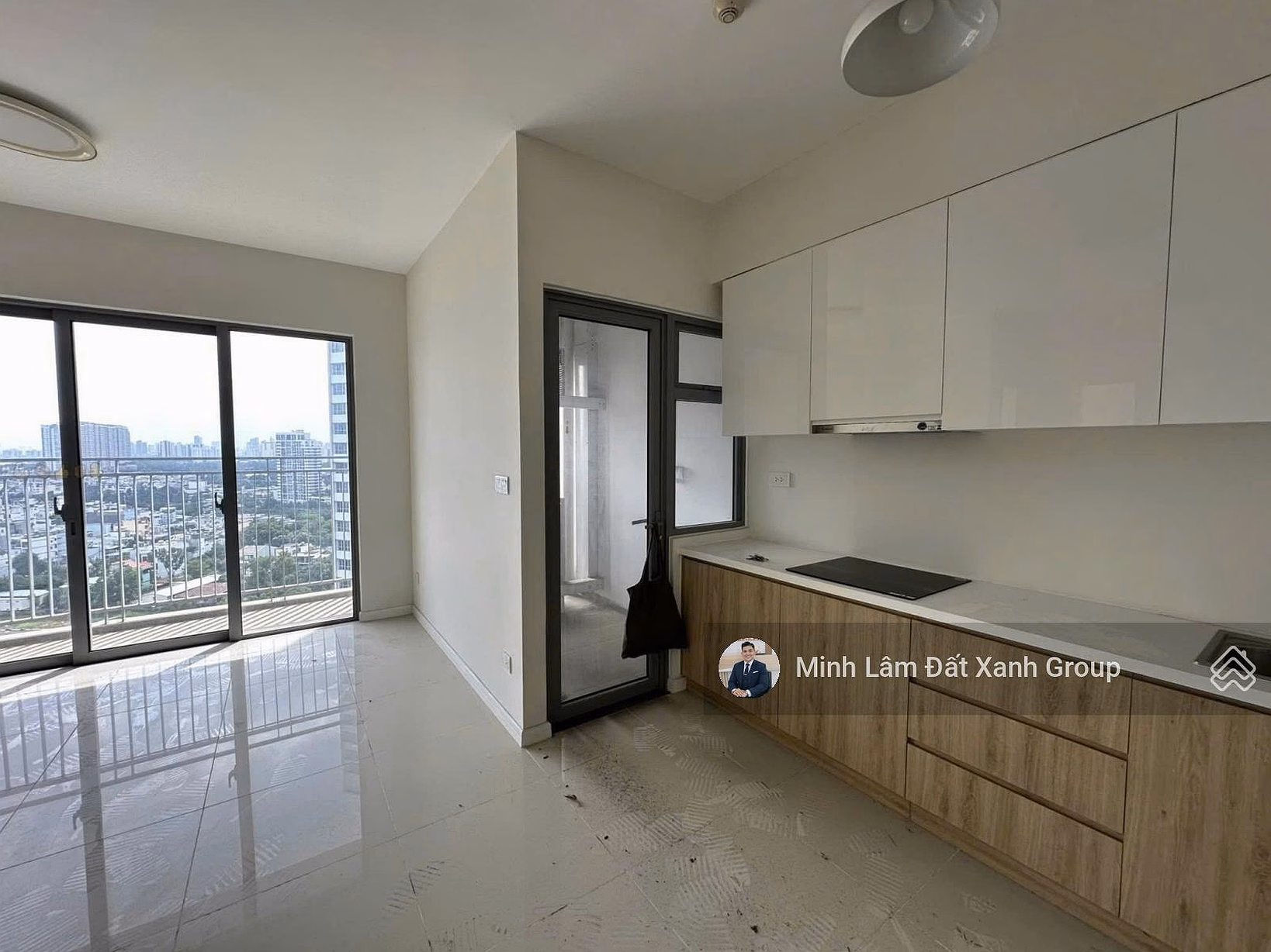 Meet E Minh and have a beautiful apartment right away - 2 bedrooms Palm Heights, good price only 709, area 79m²