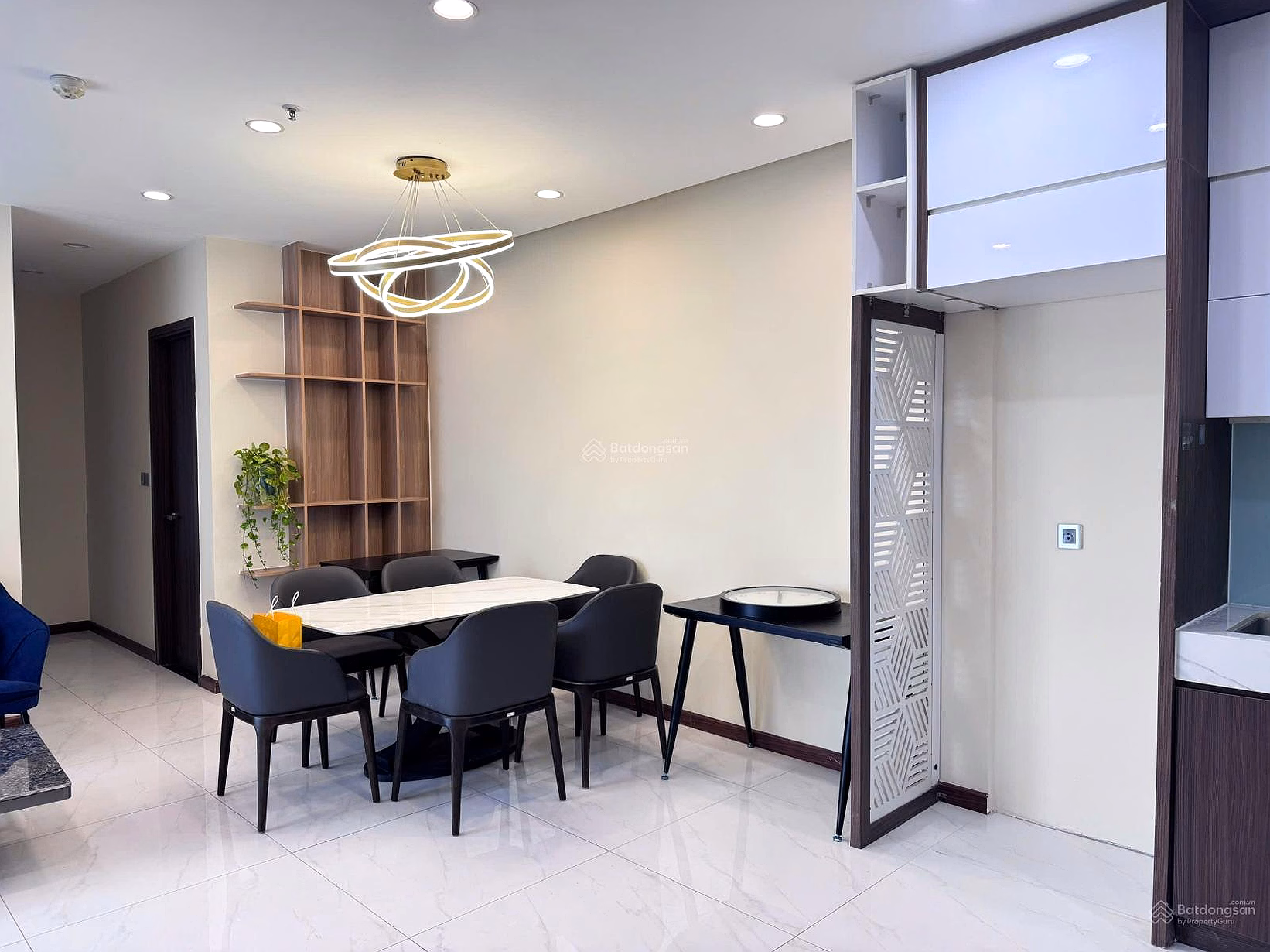 Selling Carillon 7 - 3 bedrooms 2 bathrooms - 87m2 - full interior - separate red book - price 5 billion 25
