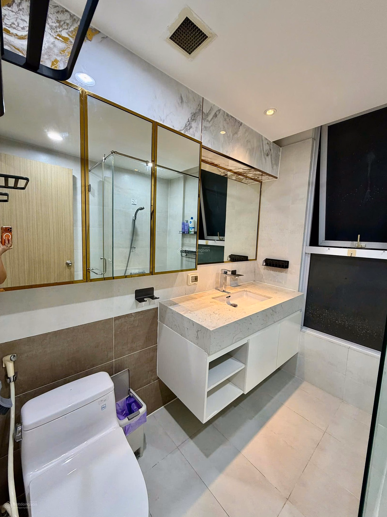 Selling apartment in Au Co Tower, 88m2, 3 bedrooms, 2 bathrooms, free furniture, pink book available, real price 4 billion***