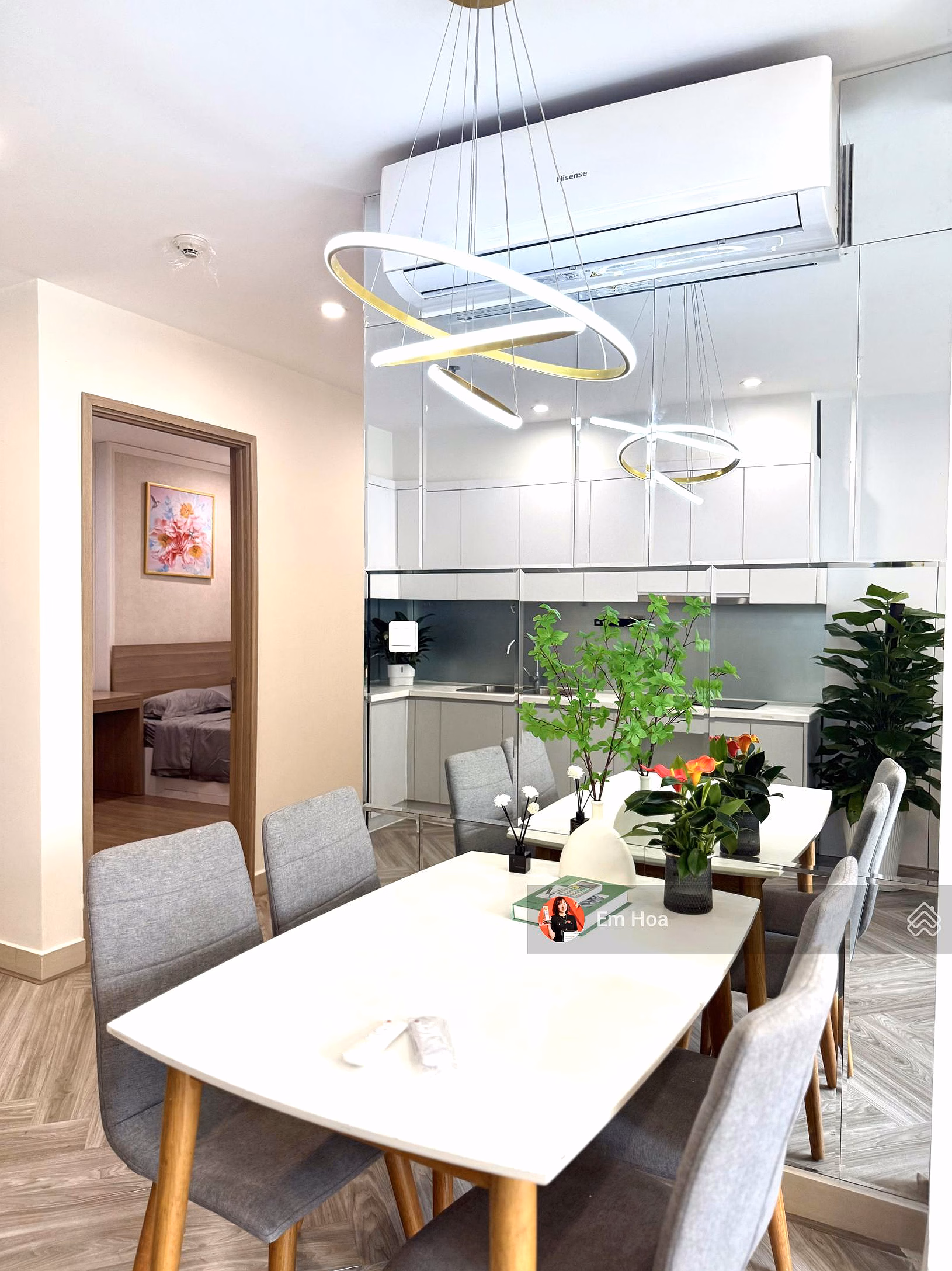 The owner is selling 2 bedrooms + 2 bathrooms on the corner of building S2.10 with super airy view at Vinhomes Ocean Park