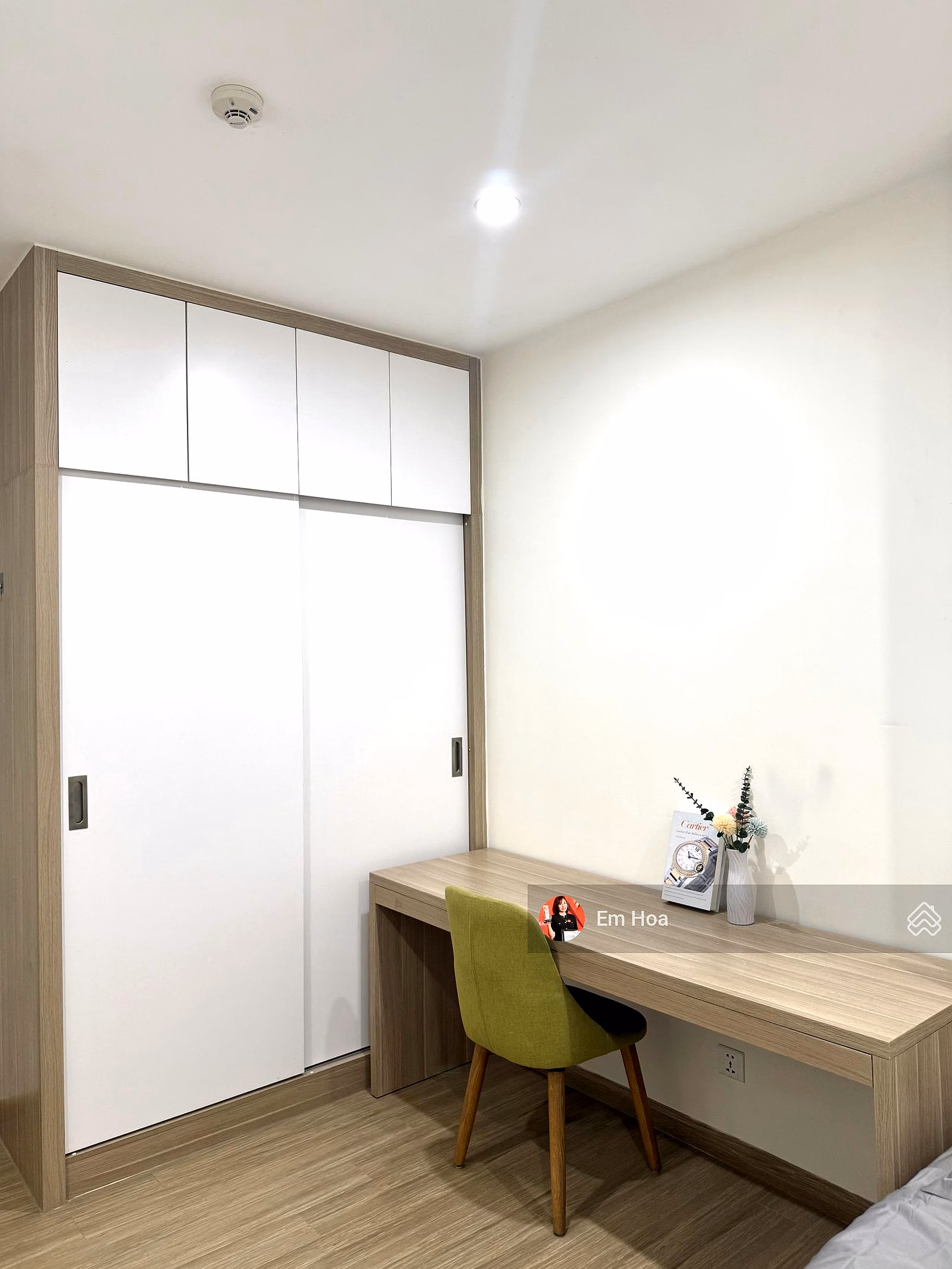 The owner is selling 2 bedrooms + 2 bathrooms on the corner of building S2.10 with super airy view at Vinhomes Ocean Park