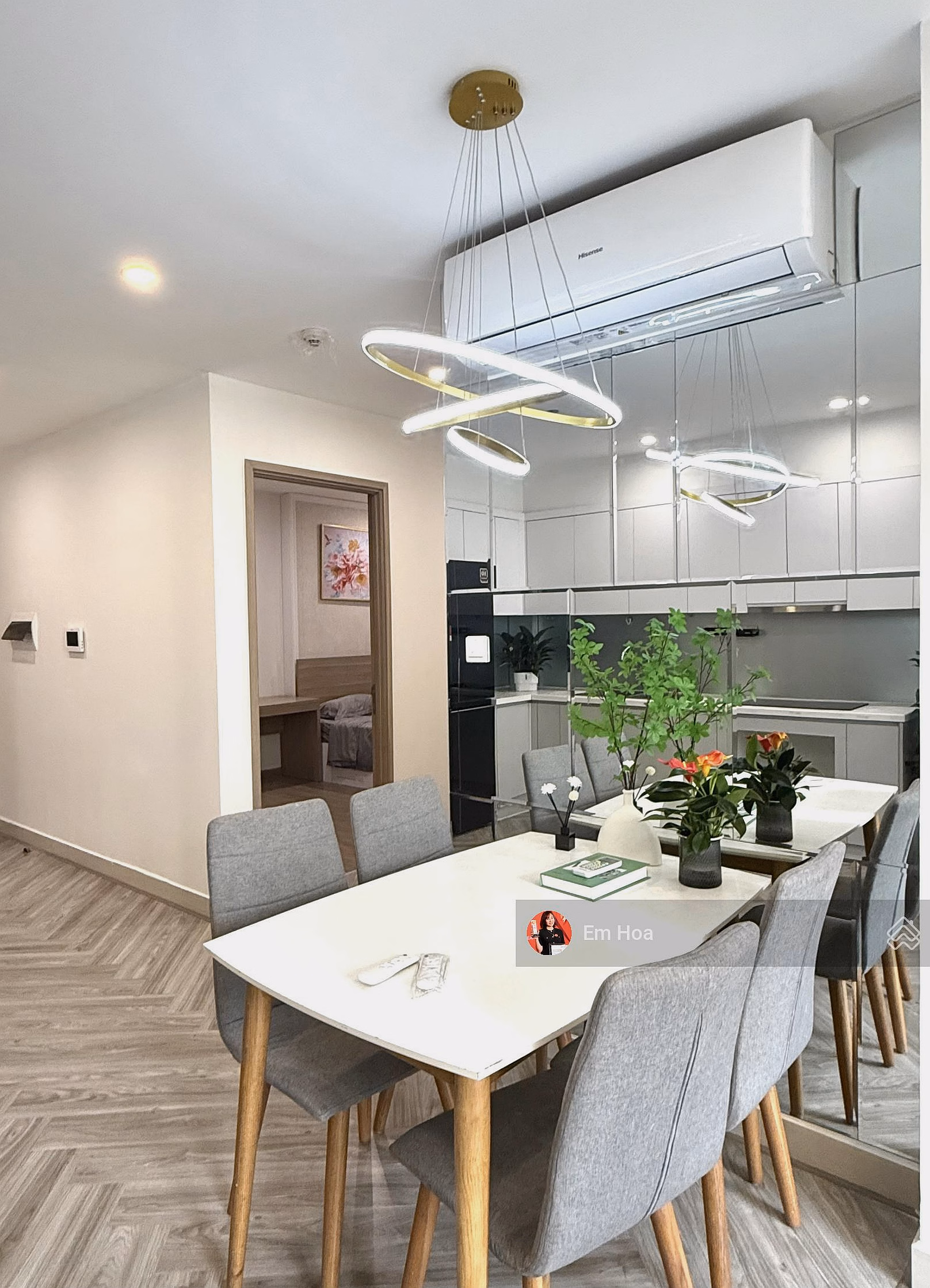 The owner is selling 2 bedrooms + 2 bathrooms on the corner of building S2.10 with super airy view at Vinhomes Ocean Park