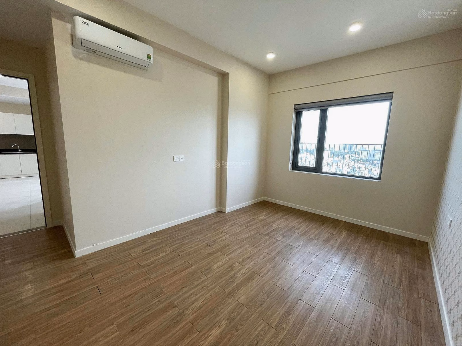 OWNER FOR SALE 2BR 2WC APARTMENT 79M2 VIEW DISTRICT 1 WITH PINK BOOK