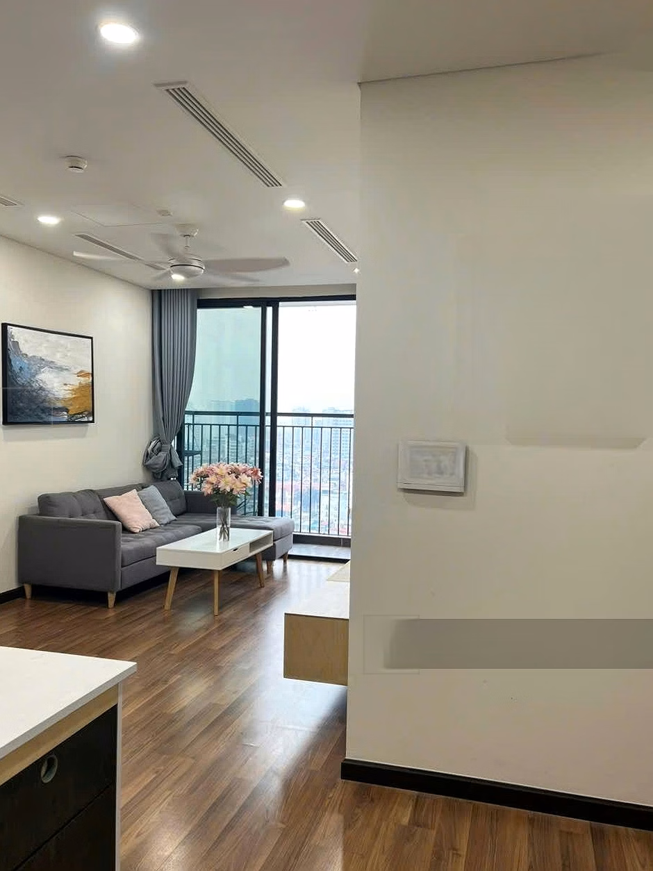 Cut loss and sell quickly 2BR apartment 2VS Mipec Rubik Cau Giay 360 fully furnished, area 70m2 red book 8.3 billion remaining