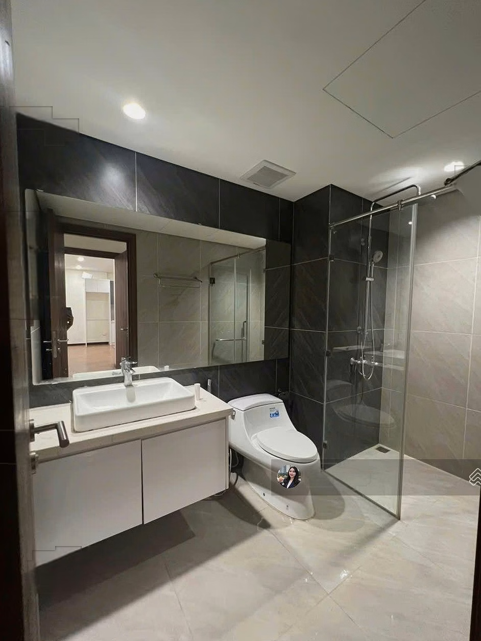 Cut loss and sell quickly 2BR apartment 2VS Mipec Rubik Cau Giay 360 fully furnished, area 70m2 red book 8.3 billion remaining