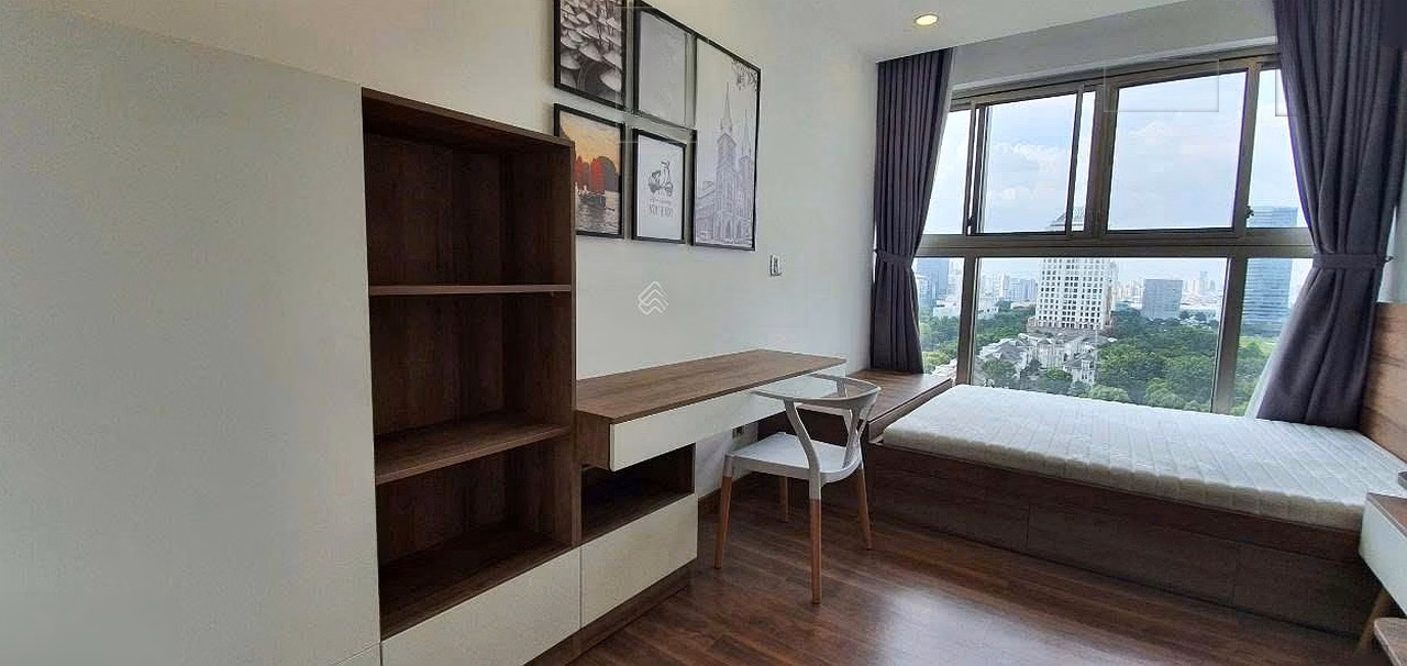 The owner is overwhelmed with a discount of 700 million and urgently sells a 3-bedroom apartment in Midtown, area 130m2, fully furnished, 24/7 viewing support