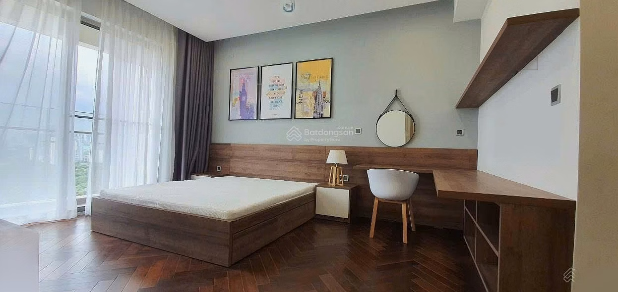 The owner is overwhelmed with a discount of 700 million and urgently sells a 3-bedroom apartment in Midtown, area 130m2, fully furnished, 24/7 viewing support