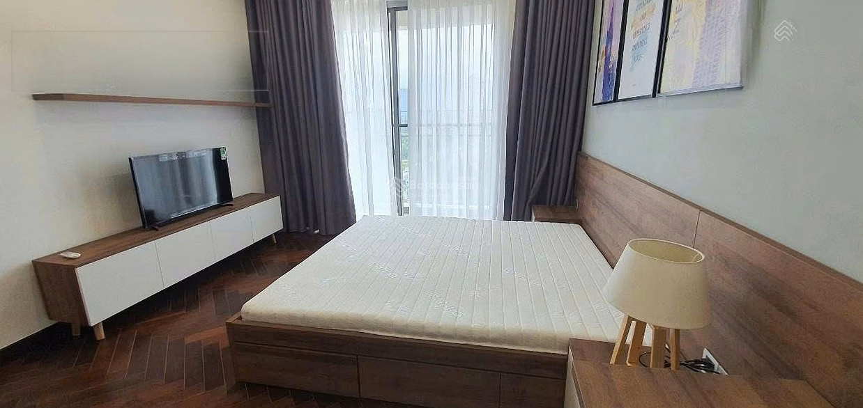The owner is overwhelmed with a discount of 700 million and urgently sells a 3-bedroom apartment in Midtown, area 130m2, fully furnished, 24/7 viewing support