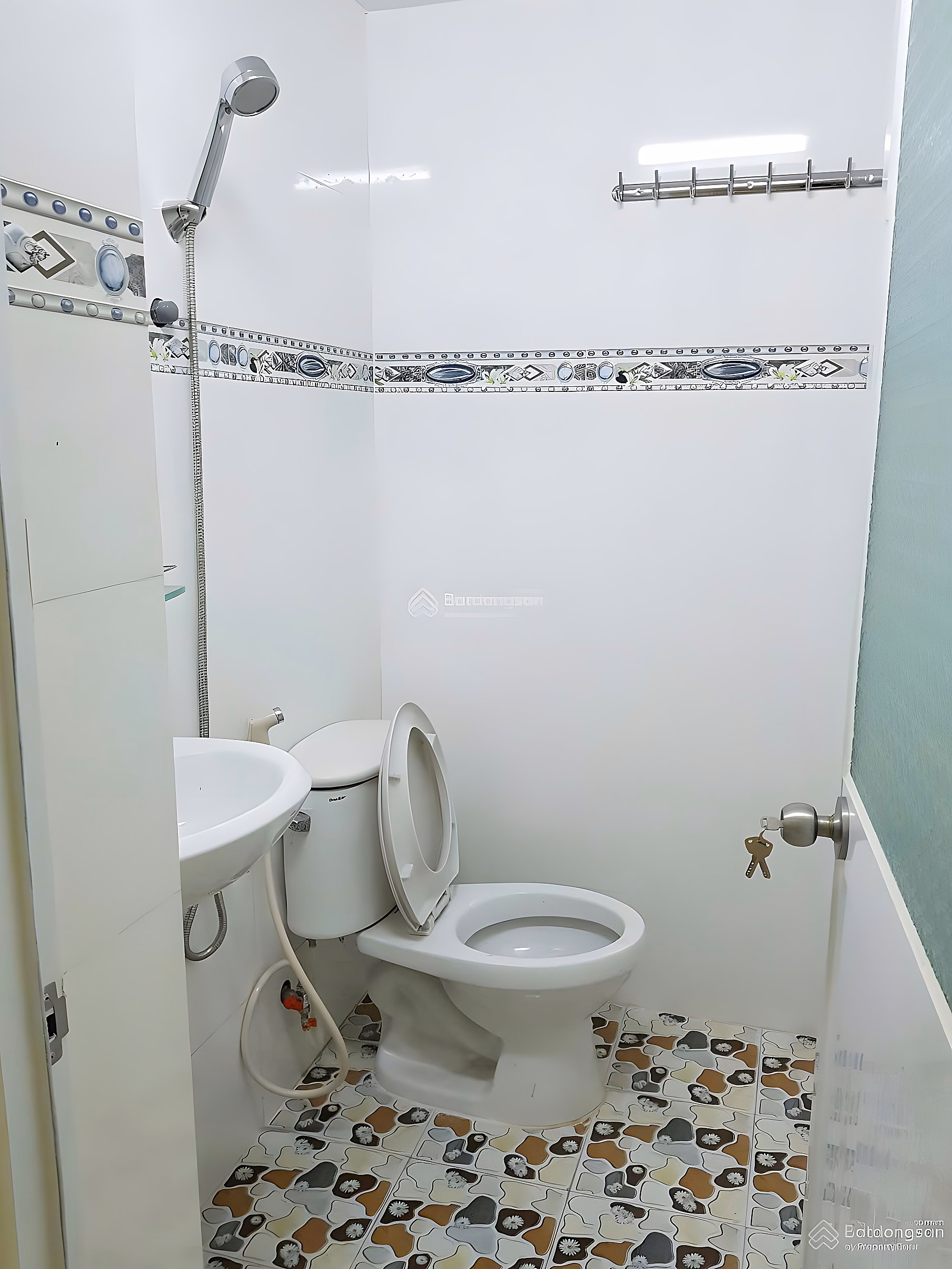 Urgent sale ground floor apartment 212B Nguyen Trai - Oc Dao area, center of District 1
